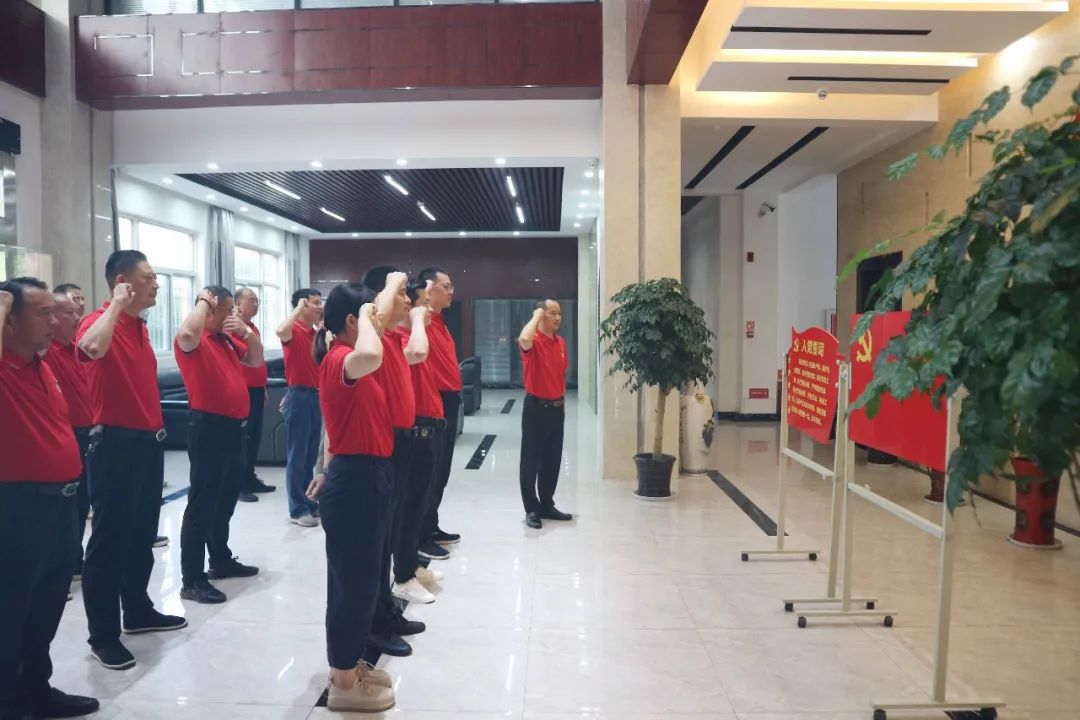 永遠(yuǎn)跟黨走，奮進(jìn)新征程